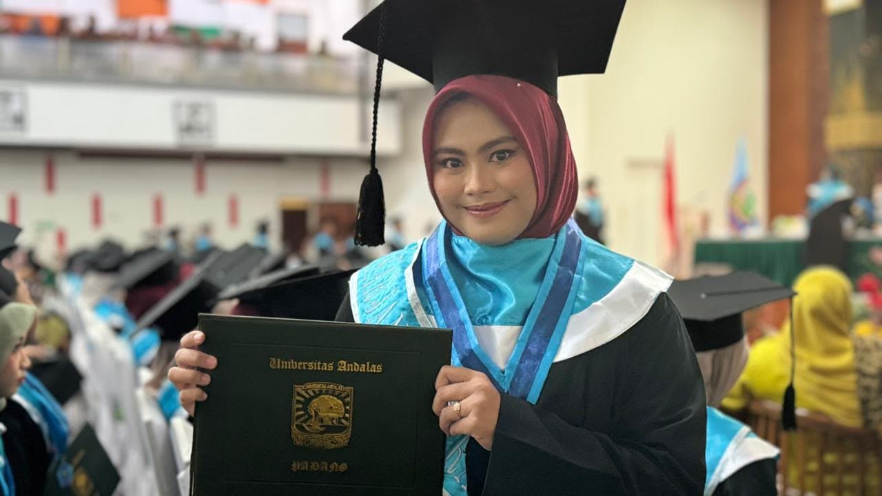 Kelulusan Novita Sari, S.Kep.: Perjalanan Menjadi Perawat Profesional Lulusan Universitas Andalas